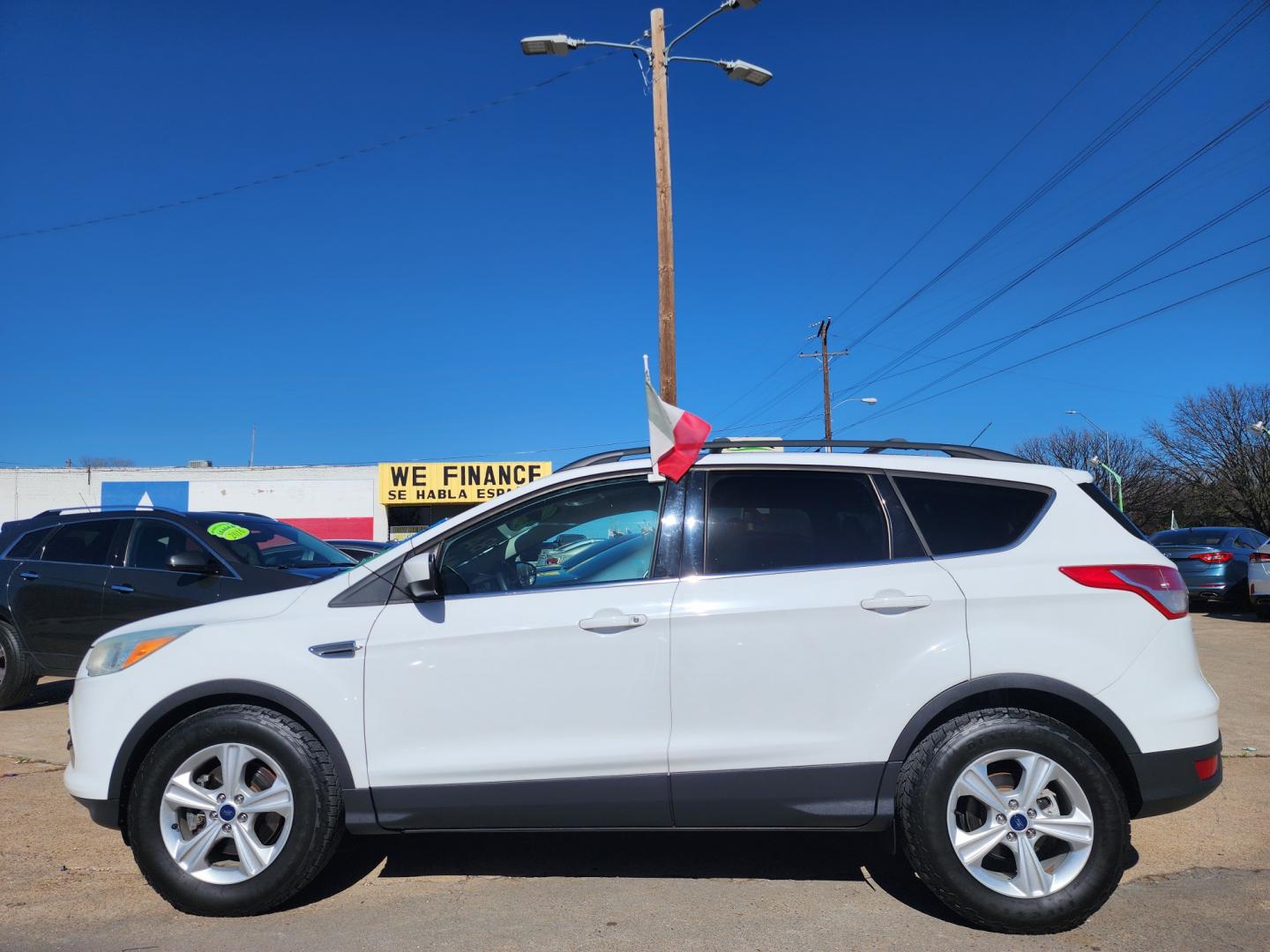 2015 WHITE Ford Escape SE (1FMCU9GX4FU) with an 1.6L L4 DOHC 16V engine, 6-Speed Automatic transmission, located at 2660 S.Garland Avenue, Garland, TX, 75041, (469) 298-3118, 32.885551, -96.655602 - Welcome to DallasAutos4Less, one of the Premier BUY HERE PAY HERE Dealers in the North Dallas Area. We specialize in financing to people with NO CREDIT or BAD CREDIT. We need proof of income, proof of residence, and a ID. Come buy your new car from us today!! This is a Super Clean 2015 FORD ESCAP - Photo#6